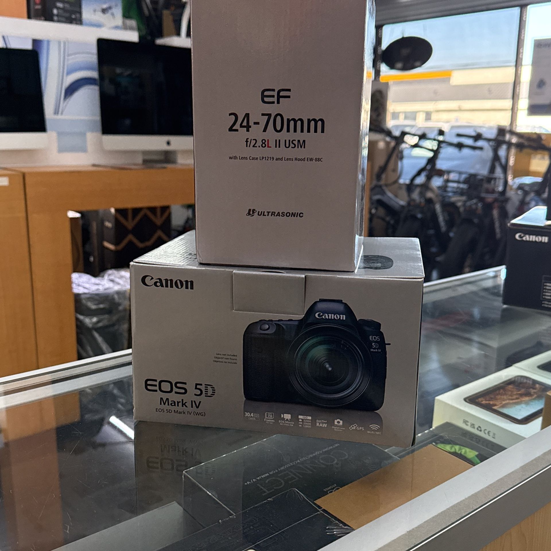 New Bundle Canon EOS 5D Mark IV Full Frame Camera With Canon EF 24-70mm F2.8L II Usm