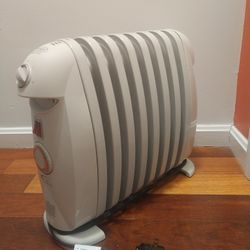 DeLonghi Bathroom Safe
1200W Radiant Heater 