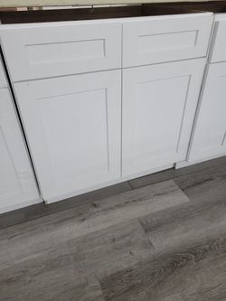 Kitchen Cabinets B33