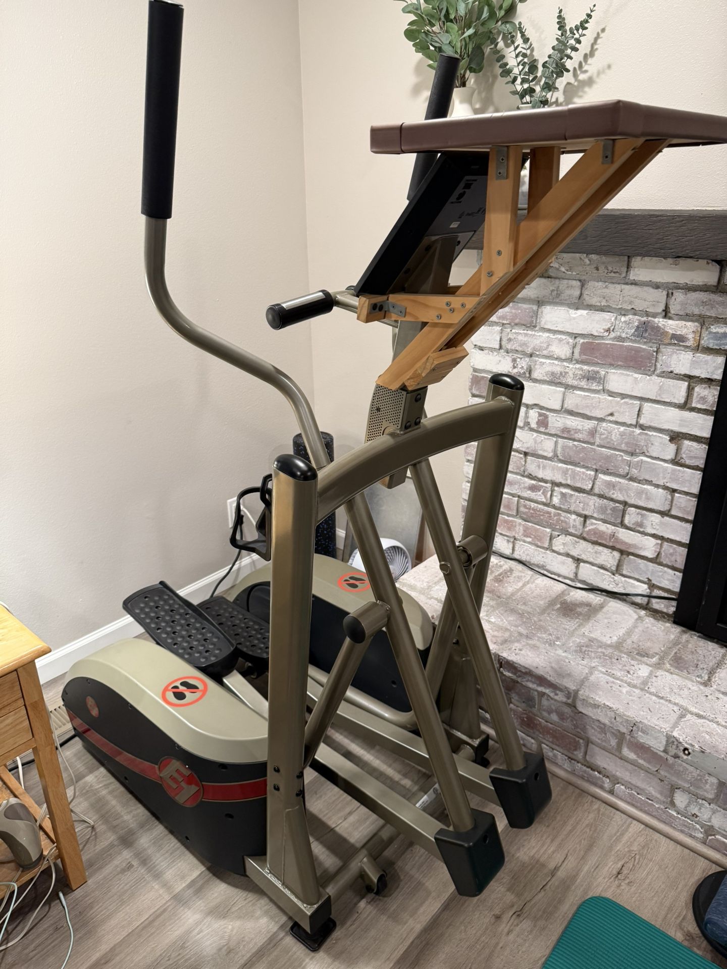 Best Fitness E1 Compact Elliptical