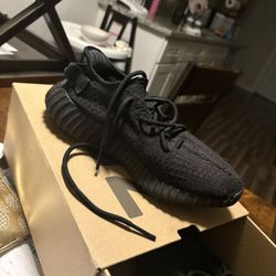 Black Yeezy Size 5 1/2
