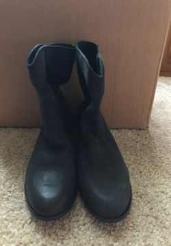Frye Women’s Cara Suede Short Bootie Black