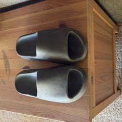 Yeezy Slides 