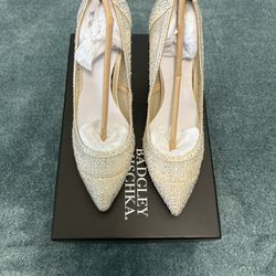 Badgley Mischka Weslee Pointed Toe Crystal Embellished Ivory Heels- Size 6.5