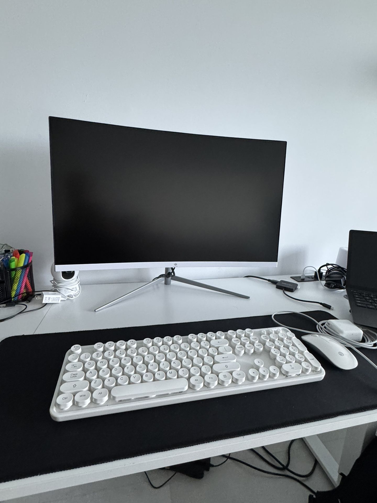 24inch Curved Monitor + Keyboard