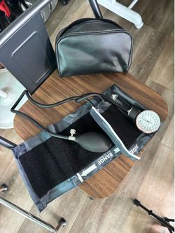 Stethoscope and manual blood pressure reader