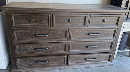 Dresser