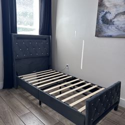 Gray Rhinestone Velvet Bed Frame (TWIN) 