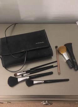 Set of 5 MAC Makeup brushed, one urban decay one elf and one bare minerals case with large faux leather Mac carrying case