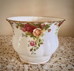 Royal Albert Old Country Roses Cachepot Planter Flower Pot Bone China 