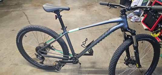 (Large frame) Specialized 2020 Pitch 27.5, see pictures for height measurements