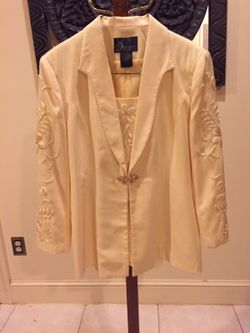 Beautiful yellow skirt suit size 18 by St. Anthony