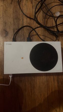 Xbox series S with 2 controller