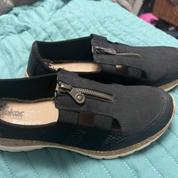 Rieker Women 39 Black Zip Shoes