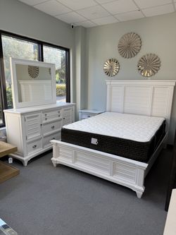 Queen bedroom set (FREE 24H DELIVERY AND SETUP)