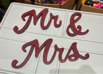 Burgundy Mr & Mrs Sign