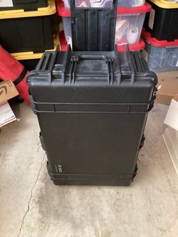 1650 Pelican Case With Wheels and Foam Great Condition 31x19x12