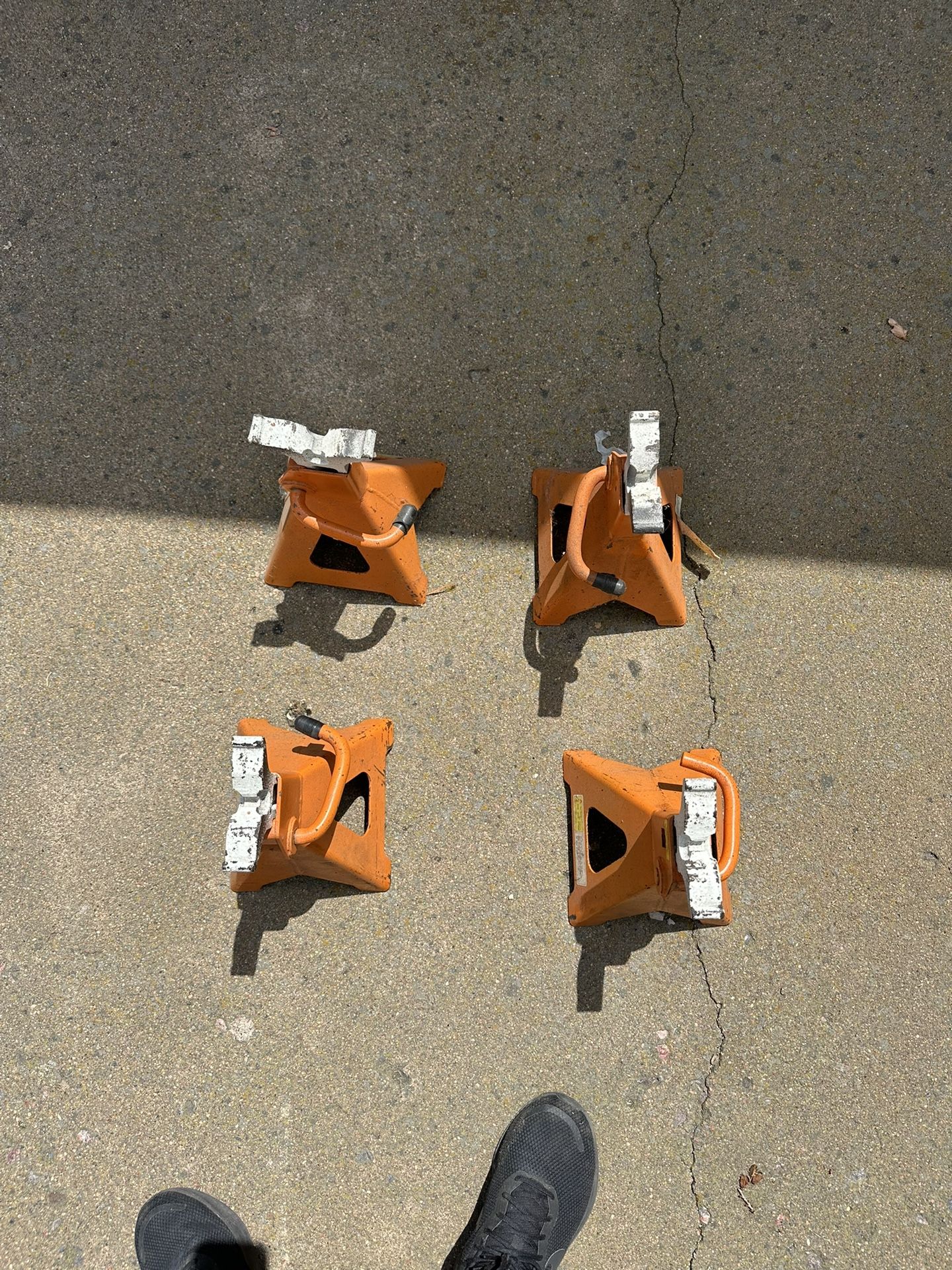 4 Car Jacks 