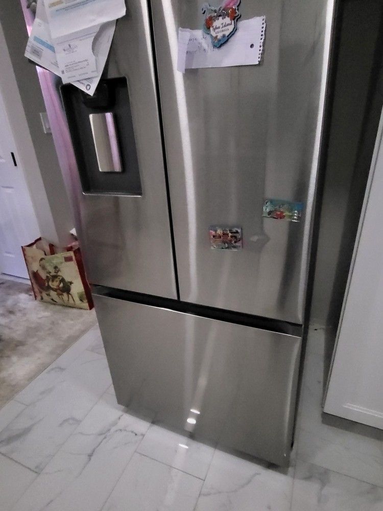 Samsumg Fridge 2 Dors Like New Just Need Update