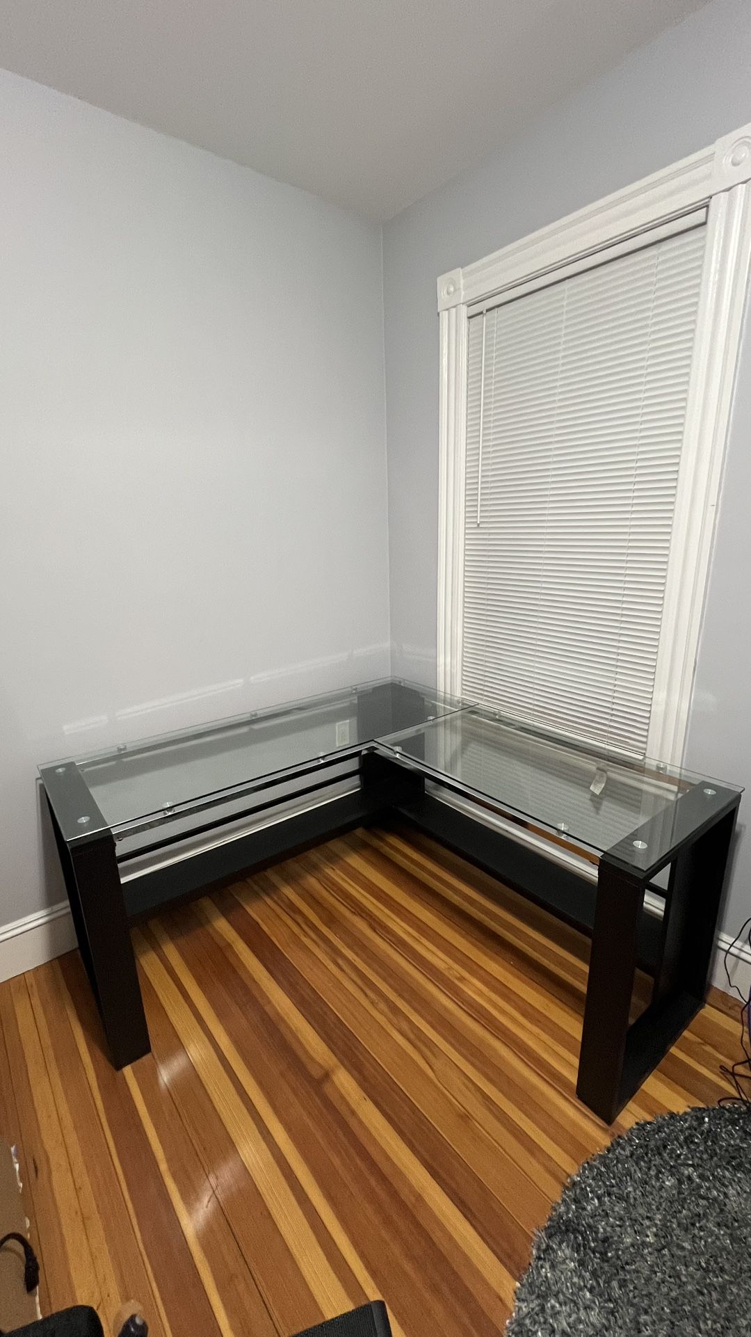 Modern L-Shape Corner Desk with Varidesk CubeCorner 48