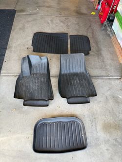 Used model Y floor mats