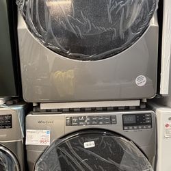 Brand New!! Whirlpool Gas Washer And Dryer Set 7.4 Cu. Ft 