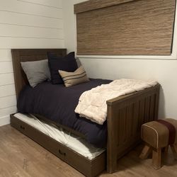 Pottery Barn Town trundle Bed Twin