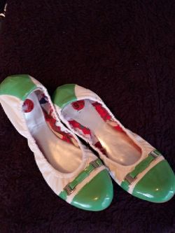 TAHARI brand new flats size 9.5