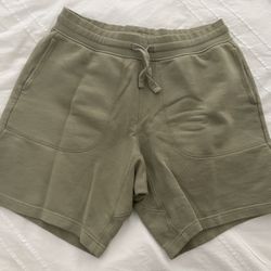 Men’s Clothing: Banana Republic 