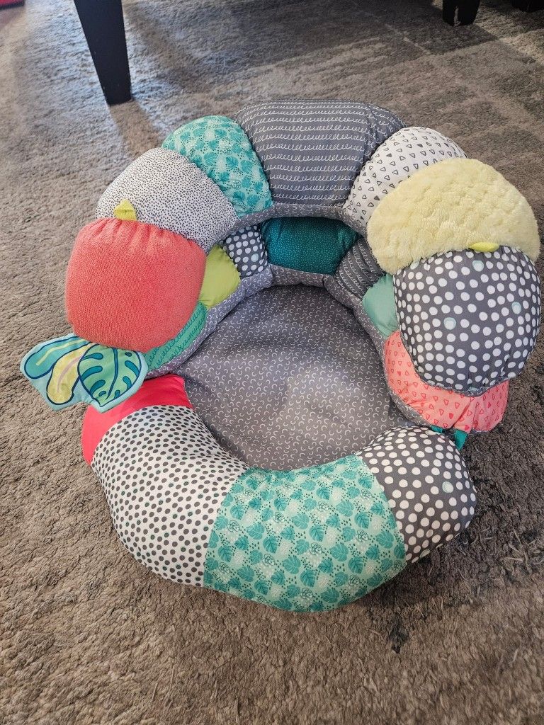 Infantino 2-in-1 Tummy Time Pillow