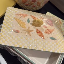 8 Piece Sea Shell Themed Bowl And Casserole Dish