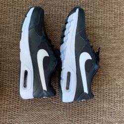 size 9 Nike women’s , color black  
