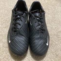 Nike Phantom Cleats - Size 7