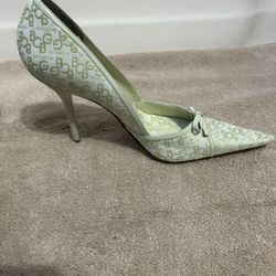 BCBG Pointy Toe 4” Heels Lime Green Color ( New Size 8 1/2)