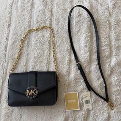 Authentic Michael Kors purse handbag/Crossbody color, black 