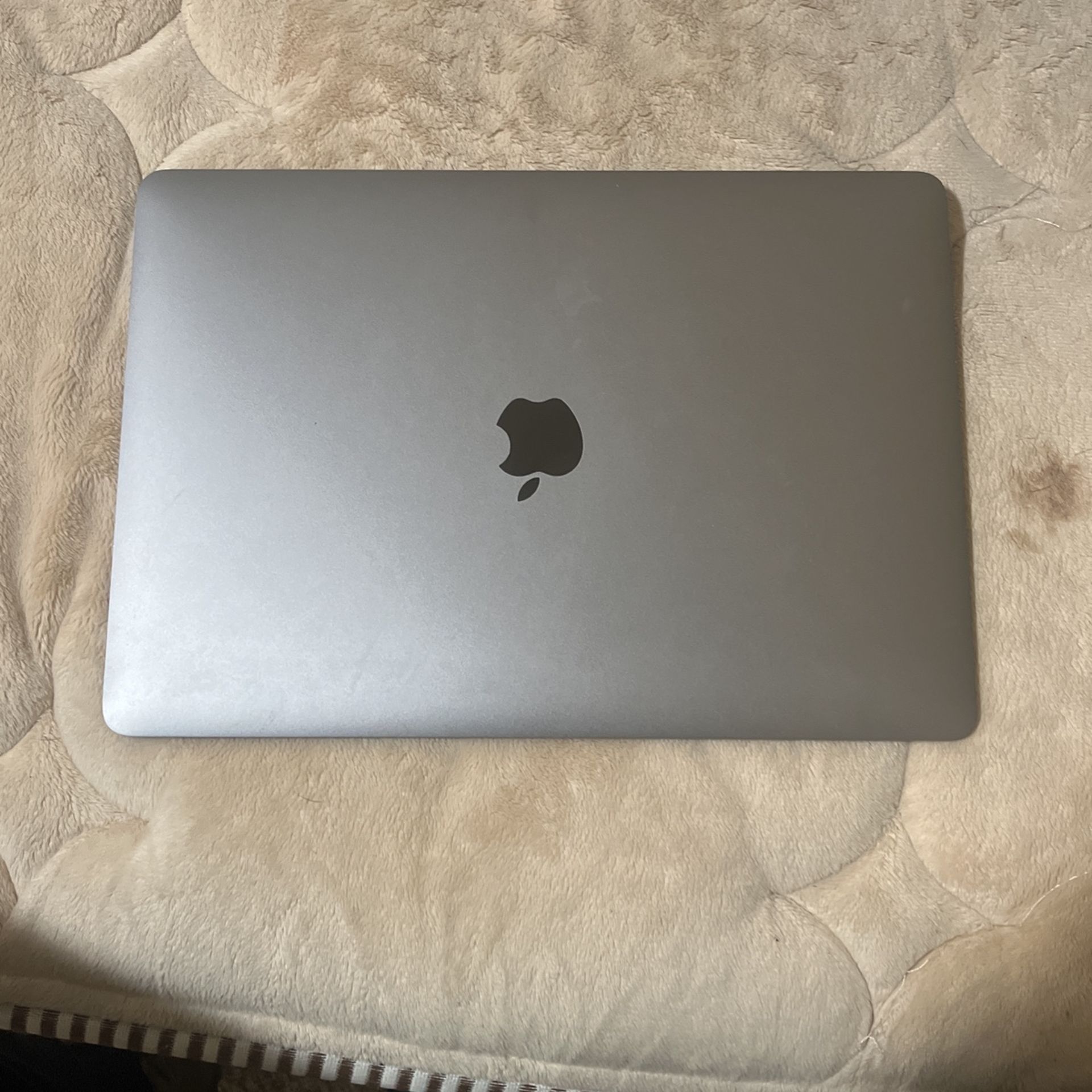 13 in. MacBook Air (broken LED screen)