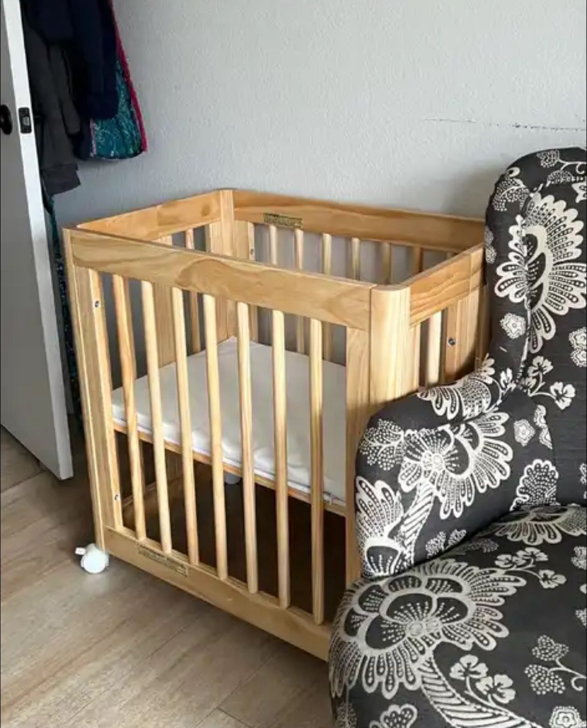 Baby crib/bouncer/changer bundle!