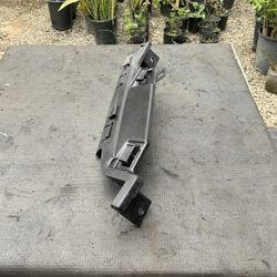 G8 Gt Headlight Bracket ( L )