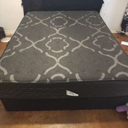 Full Size Bed And Box Spring 