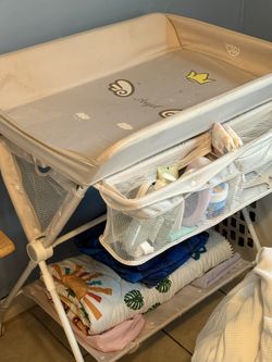 Foldable Rolling Baby Changing Table