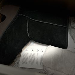 brand new classic short new heights uggs size 7 black