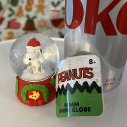Peanuts Snoopy Snow Globe