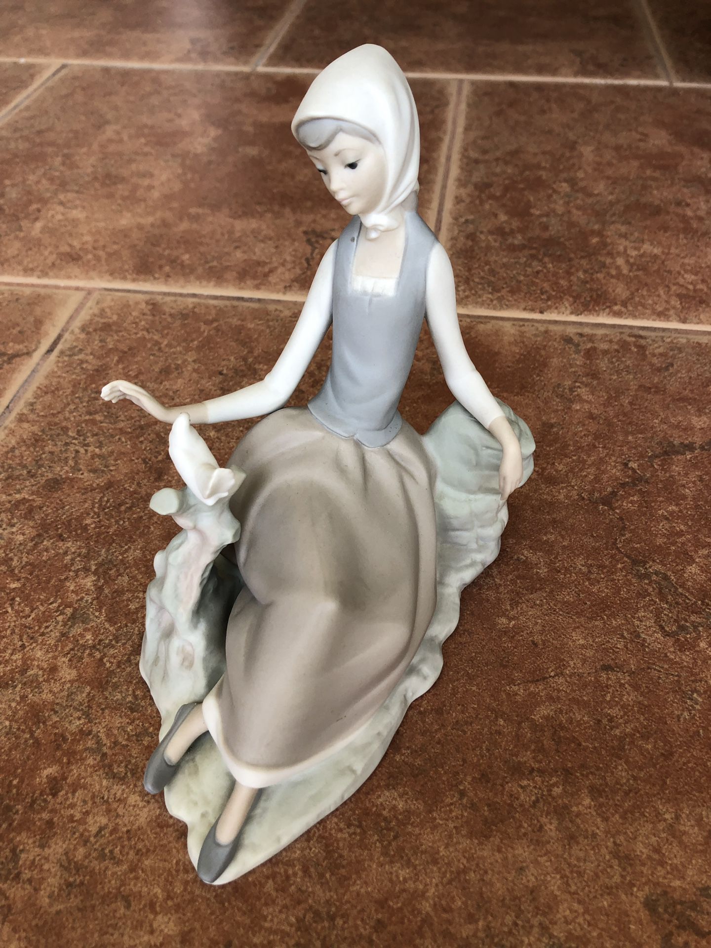 Lladro “Shepherd Girl” Figurine - EXCELLENT condition $150