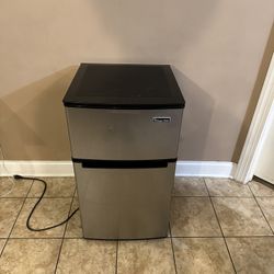 Magic Chef 3.1 cu. ft. Mini Fridge in Stainless Look