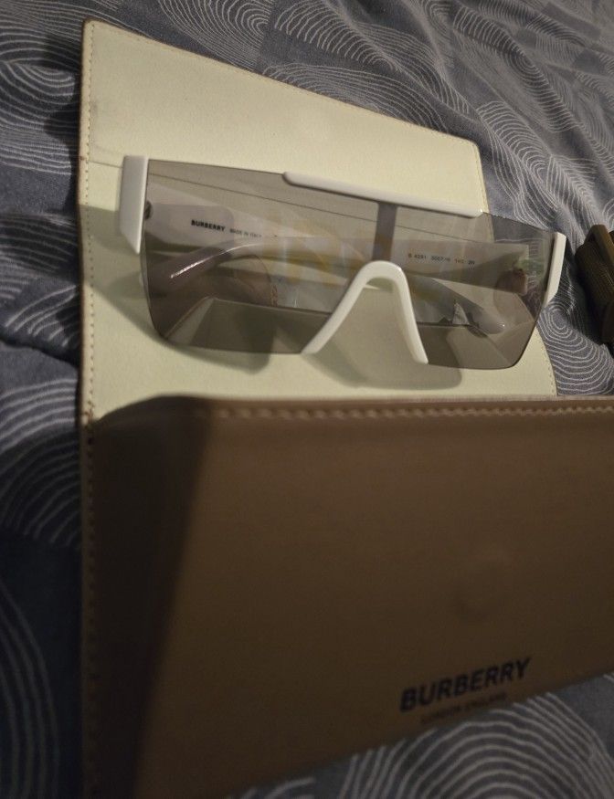 Burberry Sun Glasses