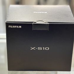 Fujifilm X-S10 Mirrorless Camera 