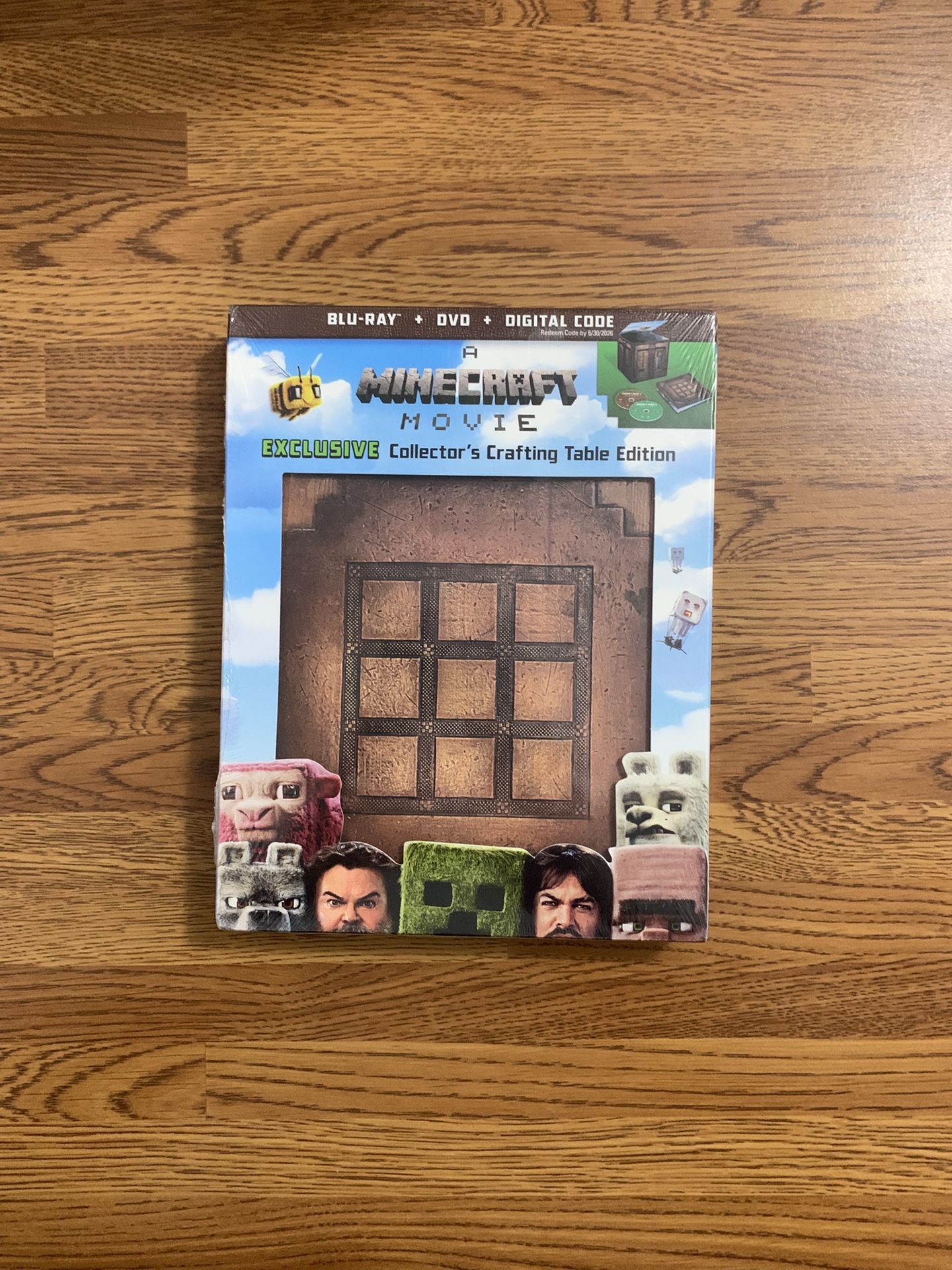 A Minecraft Movie (Walmart Exclusive) [Collector’s Crafting Table Edition] Blu-ray Combo Pack (Blu-ray + DVD + Digital Code + Exclusive Packaging)