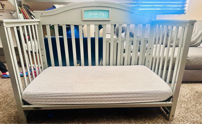 Baby Crib/Toddler Bed
