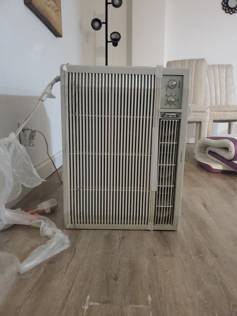 Frigidaire AC Unit 