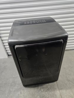 Like new - Samsung multi-steam Gas Dryer in Black - FREE DROP OFF